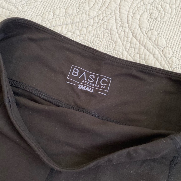 Basic Apparel Co | Buttersoft Leggings with Pockets | Small | Black - Picture 3 of 6